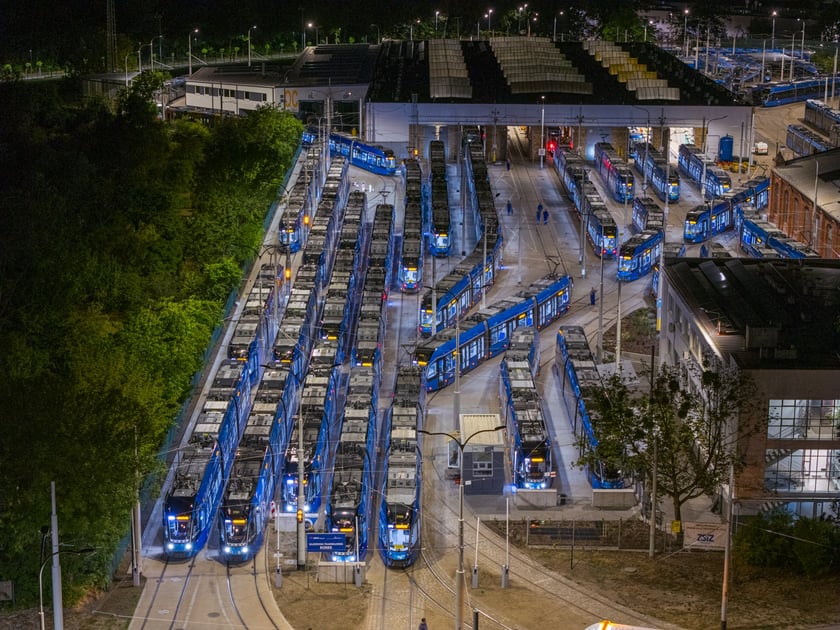 Kilkadziesiąt tramwajów stacjonujących na zajezdni Borek.