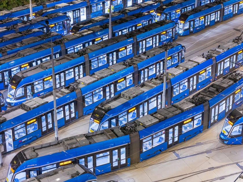 Kilkadziesiąt tramwajów stacjonujących na zajezdni Borek.