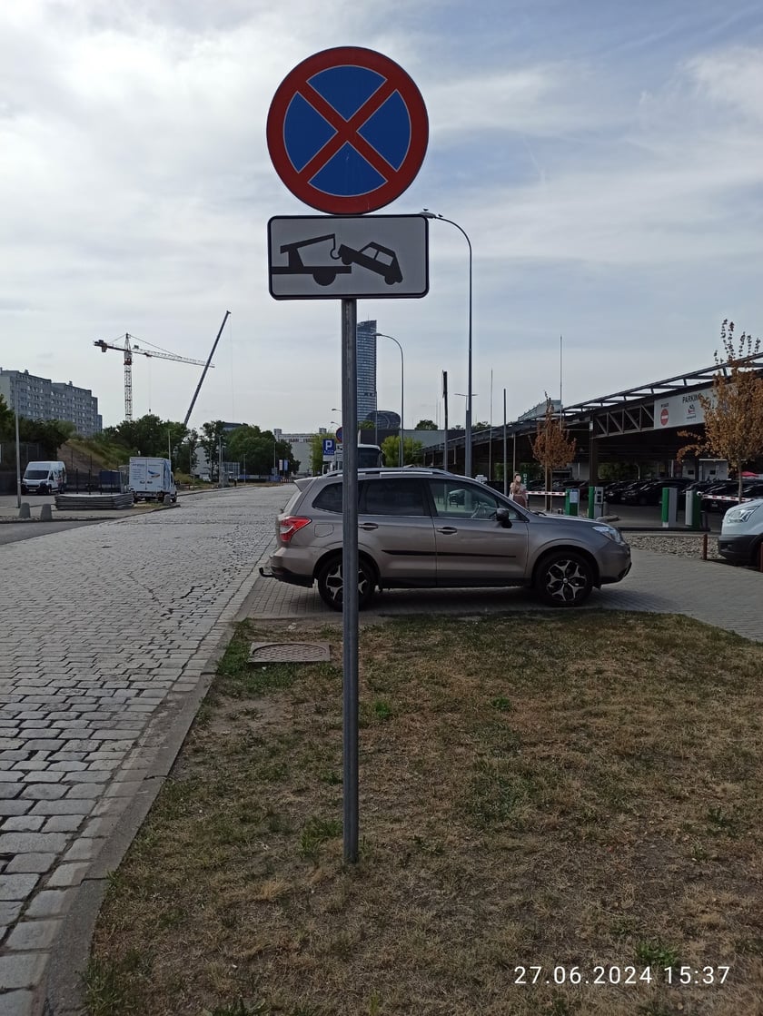 Przykłady nieprawidłowego parkowania