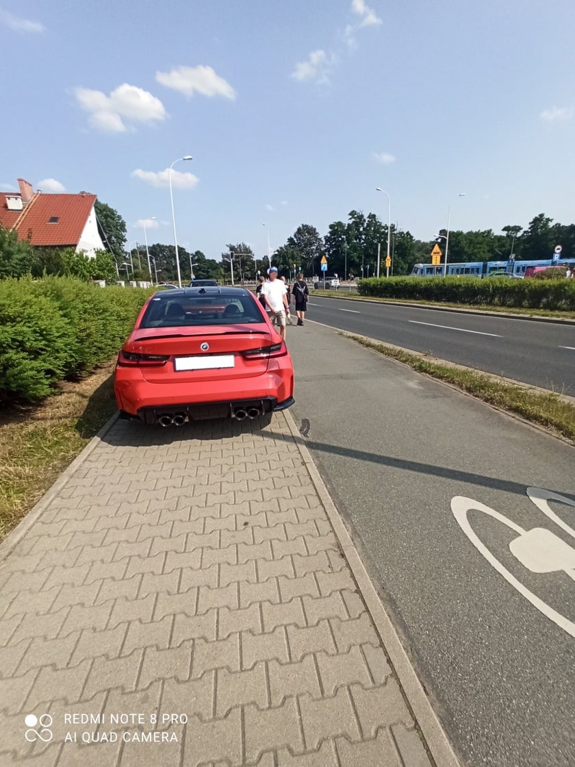 Przykłady nieprawidłowego parkowania