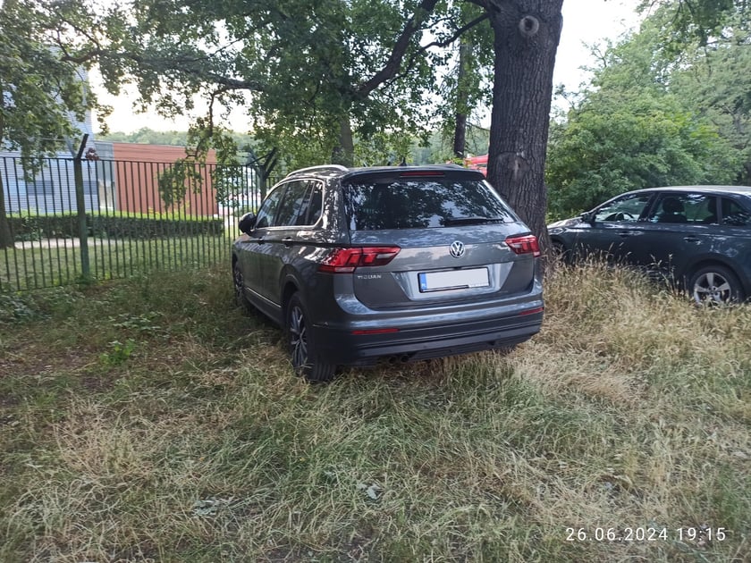 Przykłady nieprawidłowego parkowania