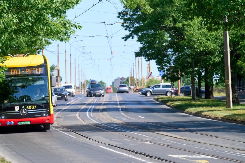 Ulica Reymonta - stan obecny. Za 1,5 roku poznamy efekt pracy biura projektowego, które przygotuje dokumentację niezbędną do przeprowadzenia remontu