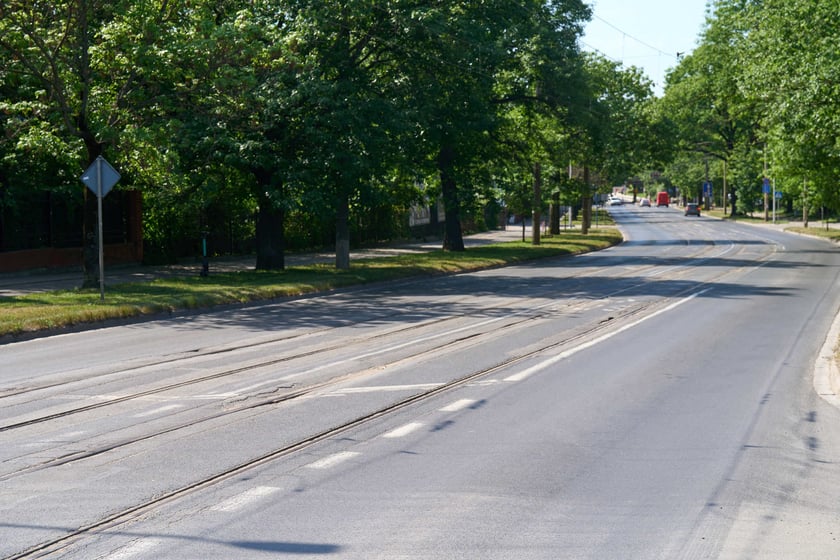 Ulica Reymonta - stan obecny. Za 1,5 roku poznamy efekt pracy biura projektowego, które przygotuje dokumentację niezbędną do przeprowadzenia remontu