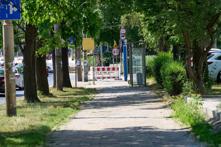 Ulica Reymonta - stan obecny. Za 1,5 roku poznamy efekt pracy biura projektowego, które przygotuje dokumentację niezbędną do przeprowadzenia remontu