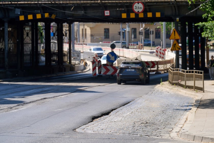 Ulica Reymonta - stan obecny. Za 1,5 roku poznamy efekt pracy biura projektowego, które przygotuje dokumentację niezbędną do przeprowadzenia remontu