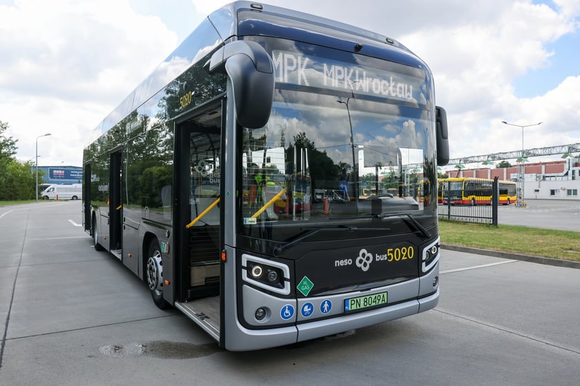 Wrocławskie MPK do 5 sierpnia testuje wodorowy autobus marki Nesobus.