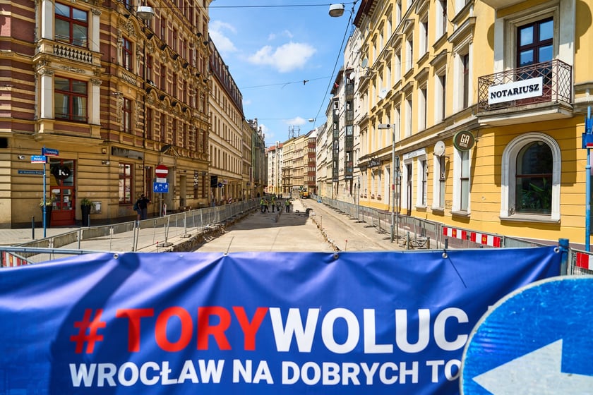 Torywolucja na ulicy Szczytnickiej. Budowa po czwartym tygodniu prowadzenia prac
