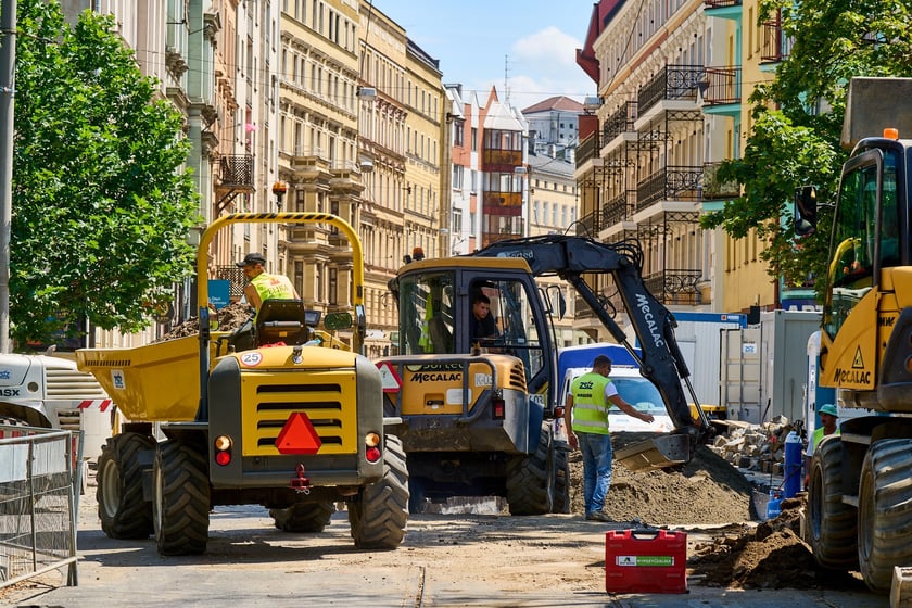 Torywolucja na ulicy Szczytnickiej. Budowa po czwartym tygodniu prowadzenia prac