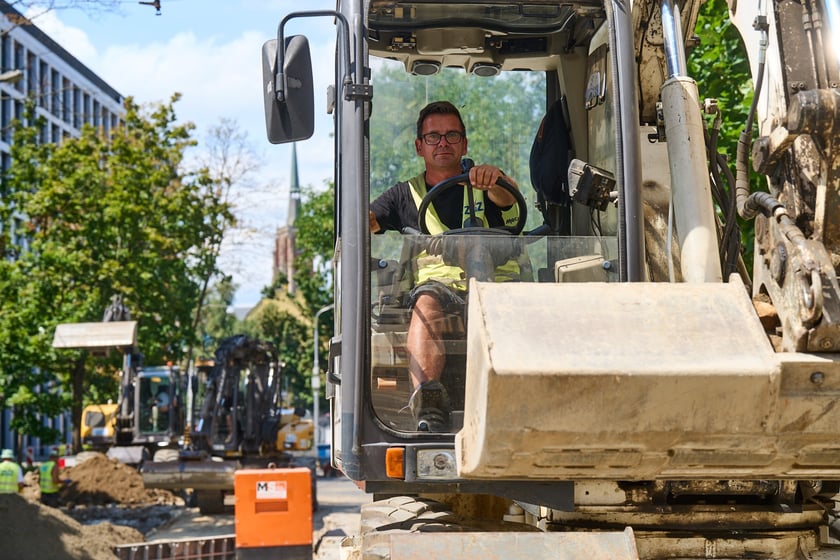 Torywolucja na ulicy Szczytnickiej. Budowa po czwartym tygodniu prowadzenia prac