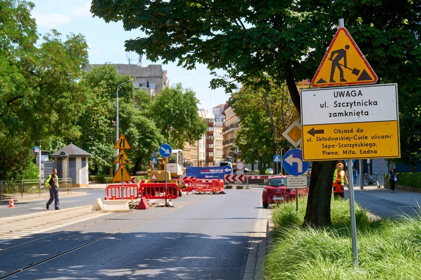 Torywolucja na ulicy Szczytnickiej. Budowa po czwartym tygodniu prowadzenia prac
