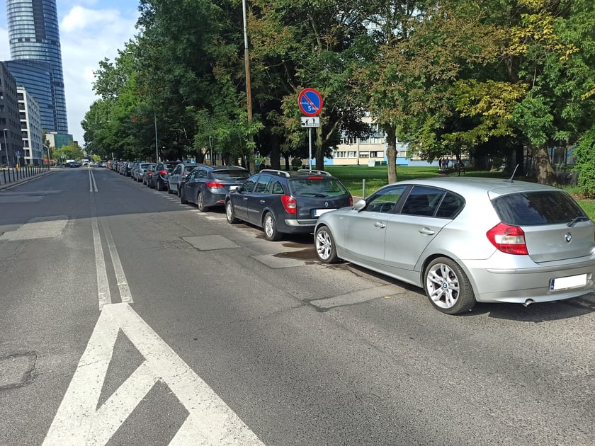 Przykłady nieprawidłowego parkowania