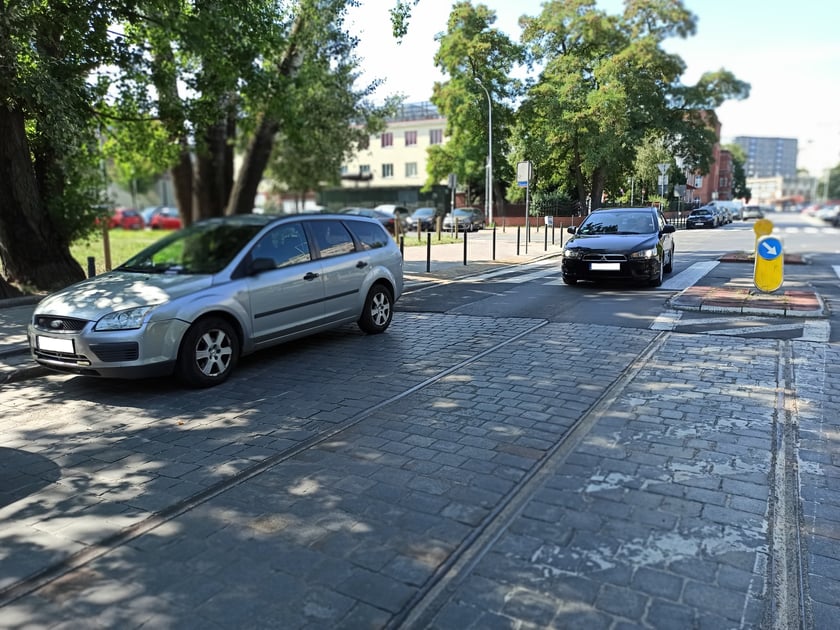 Przykłady nieprawidłowego parkowania