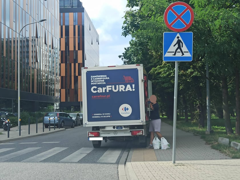 Przykłady nieprawidłowego parkowania