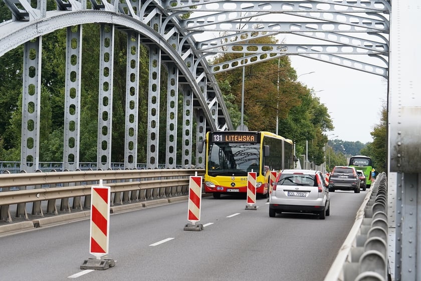 Południowy most Jagielloński zamknięty dla ruchu na czas remontu. Wdrożono zastępczą organizację ruchu. Wrocław, 4.08.2024