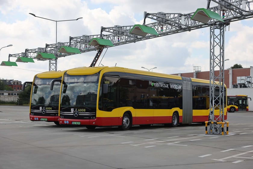 Ładowanie autobusów elektrycznych na zajezdni Obornicka