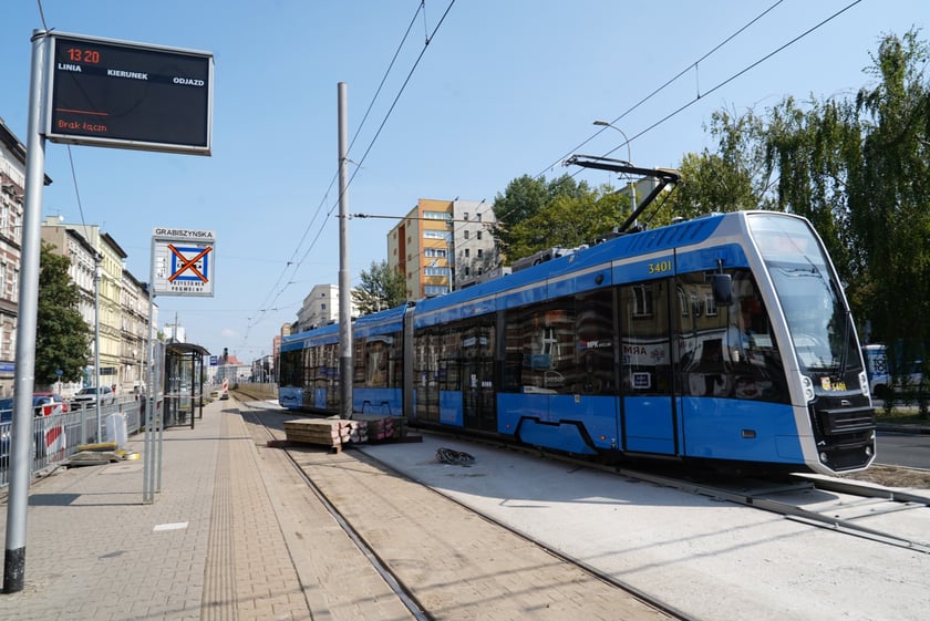 Remont torów na ulicy Grabiszyńskiej na wysokości skrzyżowania z Zaporoską i Szpitalną.