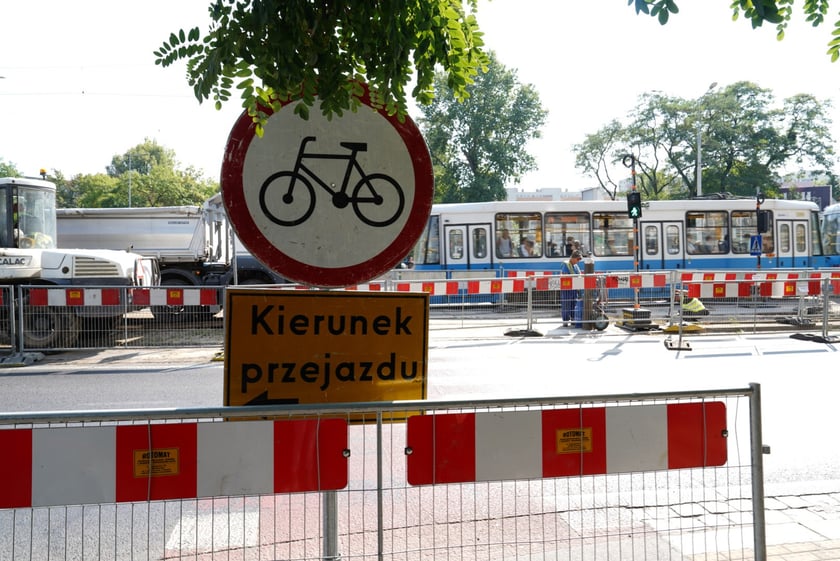 Remont torów na ulicy Grabiszyńskiej na wysokości skrzyżowania z Zaporoską i Szpitalną.