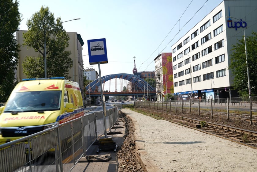 Remont torów na ulicy Grabiszyńskiej na wysokości skrzyżowania z Zaporoską i Szpitalną.