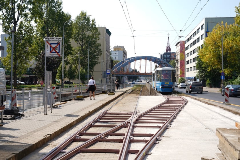 Remont torów na ulicy Grabiszyńskiej na wysokości skrzyżowania z Zaporoską i Szpitalną.