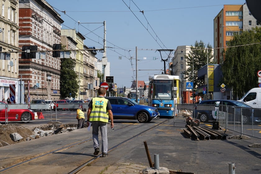 Remont torów na ulicy Grabiszyńskiej na wysokości skrzyżowania z Zaporoską i Szpitalną.