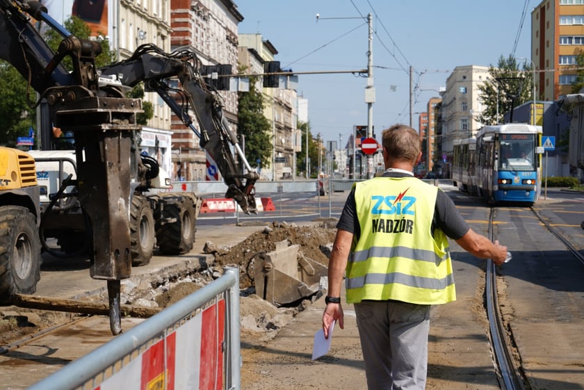Remont torów na ulicy Grabiszyńskiej na wysokości skrzyżowania z Zaporoską i Szpitalną.