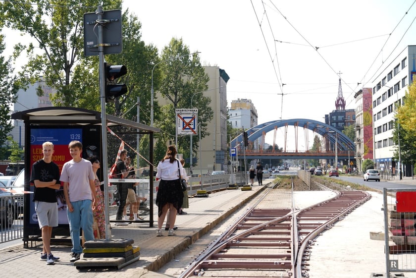 Remont torów na ulicy Grabiszyńskiej na wysokości skrzyżowania z Zaporoską i Szpitalną.