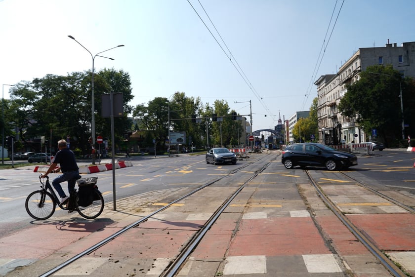 Remont torów na ulicy Grabiszyńskiej na wysokości skrzyżowania z Zaporoską i Szpitalną.