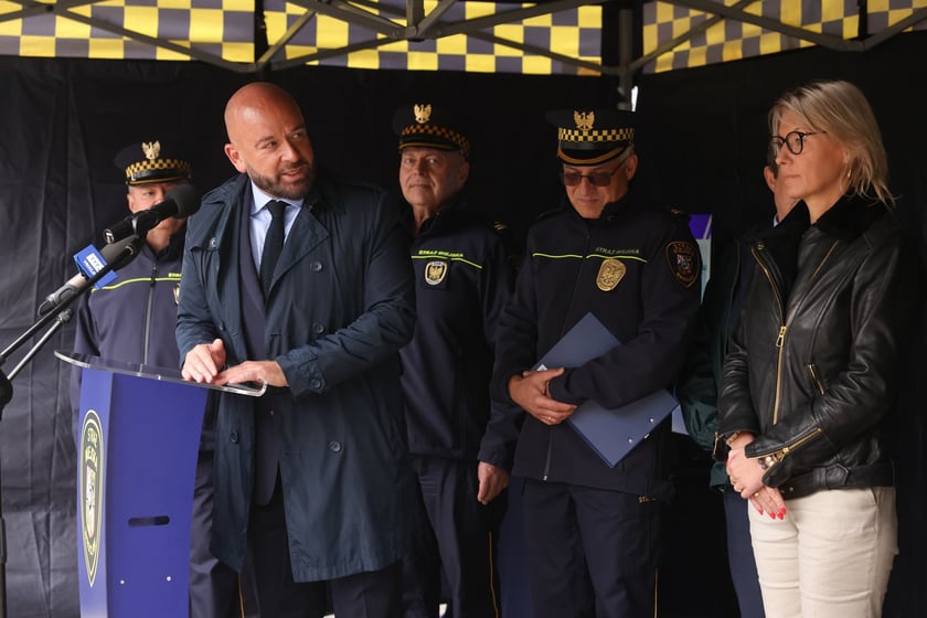 Strażnicy miejscy dostali 2 łodzie patrolowo-ratownicze i samochód do ich przewożenia.