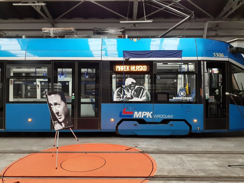 Uroczystość nadania imienia Marka Hłaski wrocławskiemu tramwajowi, 22 listopada 2024