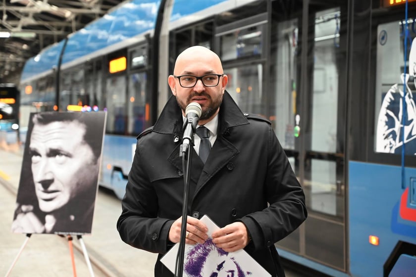 Witold Woźny, prezes MPK Wrocław, uroczystość nadania imienia Marka Hłaski wrocławskiemu tramwajowi, 22 listopada 2024
