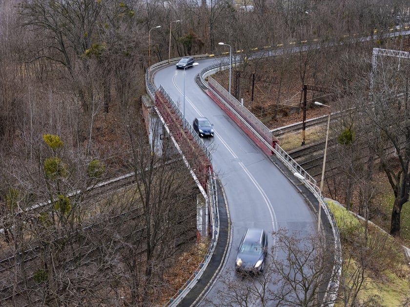 Wiadukt samochodowy na ul. Strzegomskiej. Rozpoczęły się prace nad dokumentacją niezbędna do przeprowadzenia remontu obiektu