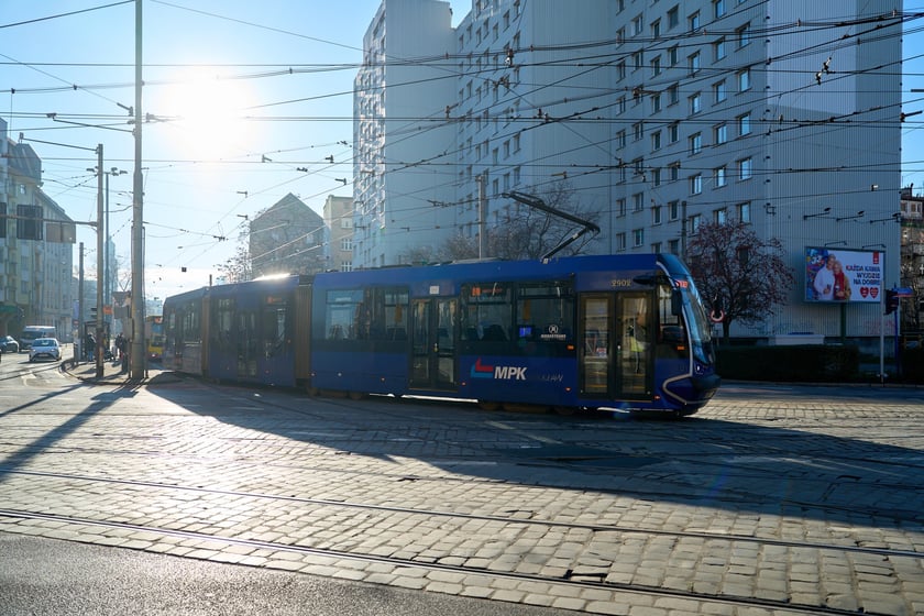 Skrzyżowanie Dubois z Pomorską. Tu w ramach Torywolucji MPK wymieni cztery rozjazdy i skrzyżowanie torów