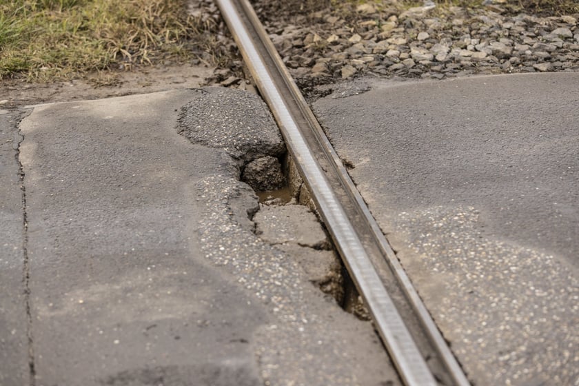 Remontowany będzie odcinek torowiska na ul. Kosmonautów od ul. Jeżowskiej do przystanku "Jeleniogórska". To ostatni fragment trasy na Leśnicę, który jest w złym stanie