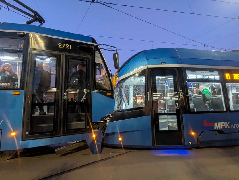 Zderzenie dwóch tramwajów na placu Dominikańskim we Wrocławiu