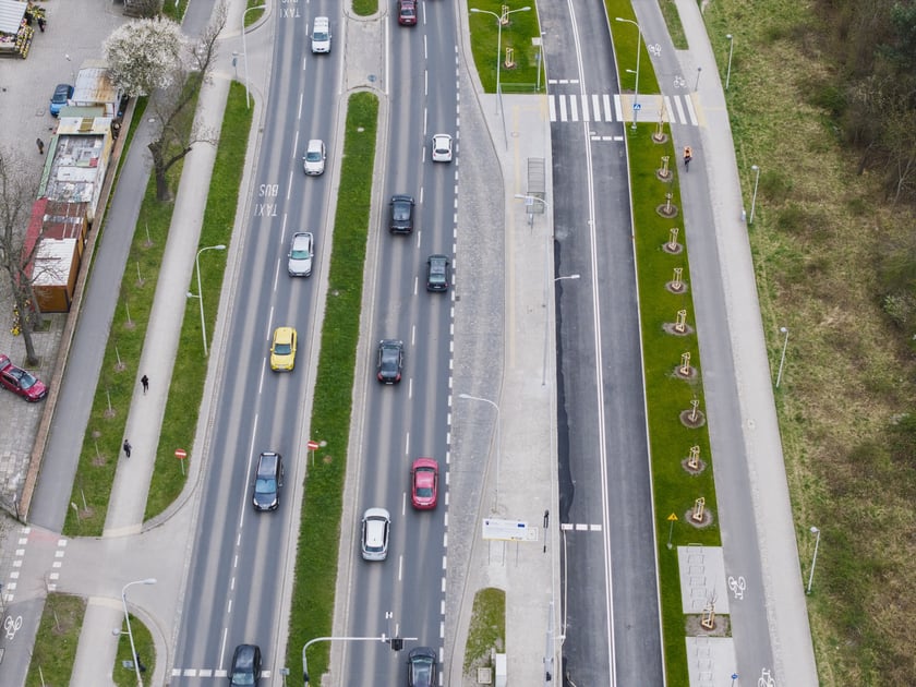 Trasa autobusowa na Jagodno wzdłuż ulicy Bardzkiej na granicy osiedli Tarnogaj i Gaj&nbsp;