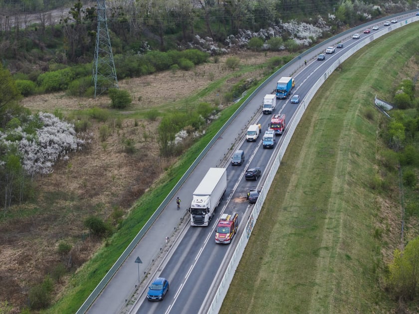 Wypadek i utrudnienia w ruchu na Wschodniej Obwodnicy Wrocławia, 15.04.2025
