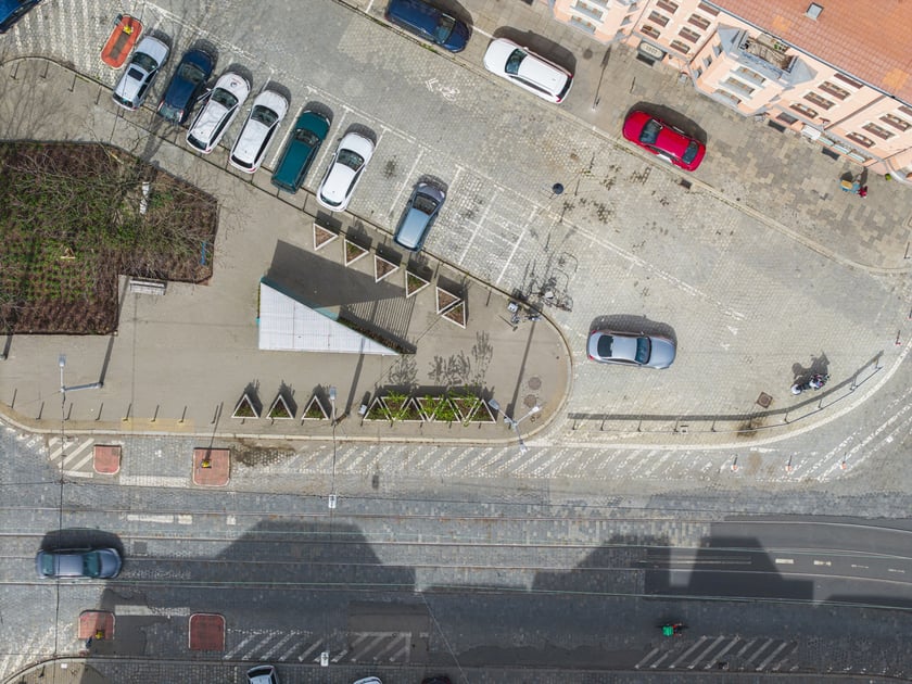 Tak zwany plac tr&oacute;jkątny u zbiegu Kościuszki i Komuny Paryskiej&nbsp;