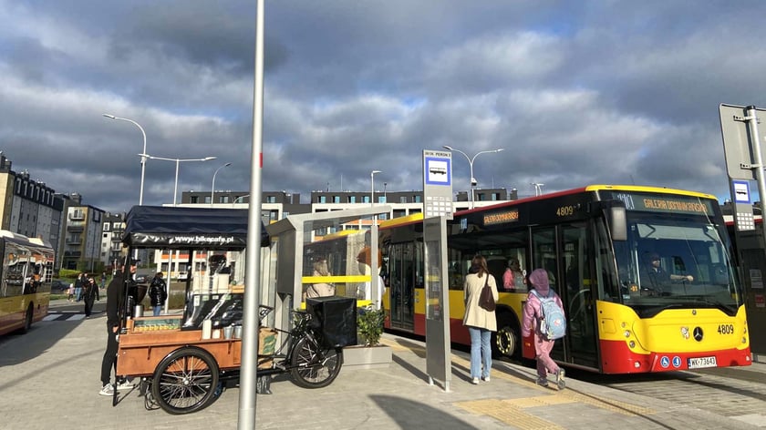 Nowa pętla "Jagodno P+R" to początek (lub koniec) nowej trasy autobusowej. O poranku MPK rozdawało pasażerom ulotki i kawę