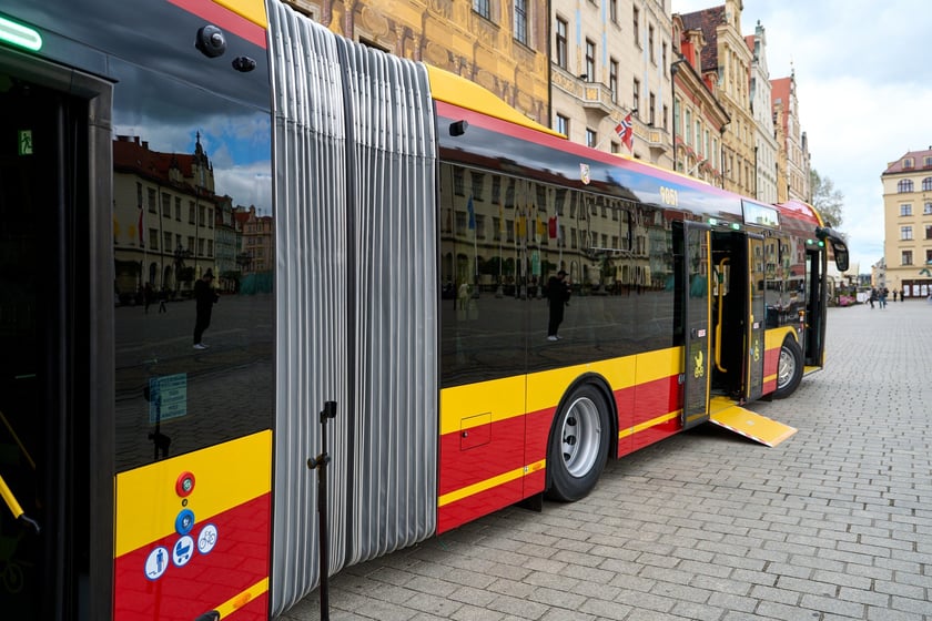 Autobus SOR NS 18 zadebiutował we Wrocławiu