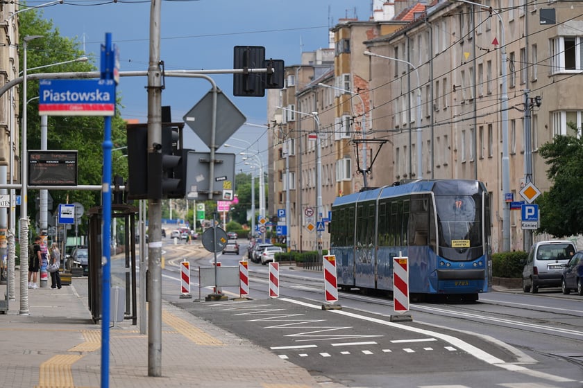Przystanki wiedeńskie przy skrzyżowaniu ulic Sienkiewicza i Piastowskiej w przeddzień uruchomienia