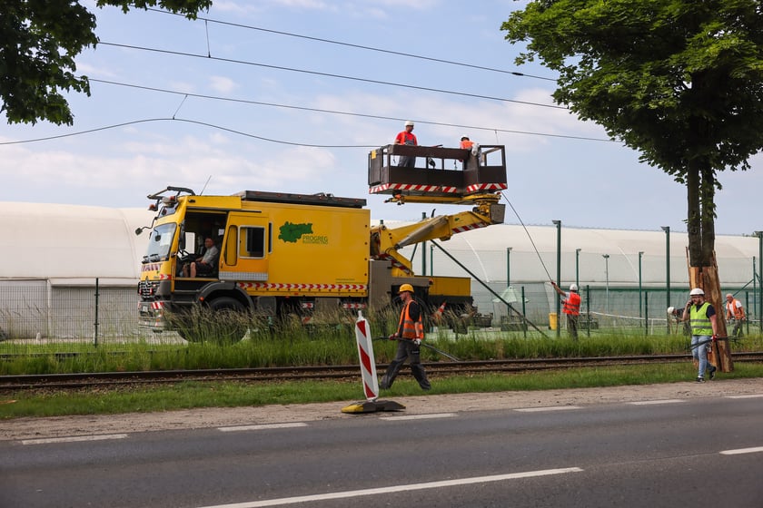 Remont torowiska na Kosmonautów rozpocżął się w sobotę 31 maja. Tramwaje na Leśnicę nie pojadą przez trzy miesiące