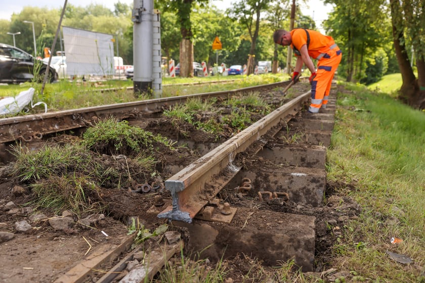 Remont torowiska na Kosmonautów rozpocżął się w sobotę 31 maja. Tramwaje na Leśnicę nie pojadą przez trzy miesiące