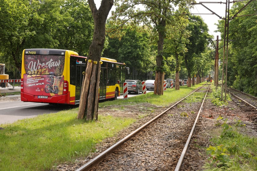 Remont torowiska na Kosmonautów rozpocżął się w sobotę 31 maja. Tramwaje na Leśnicę nie pojadą przez trzy miesiące