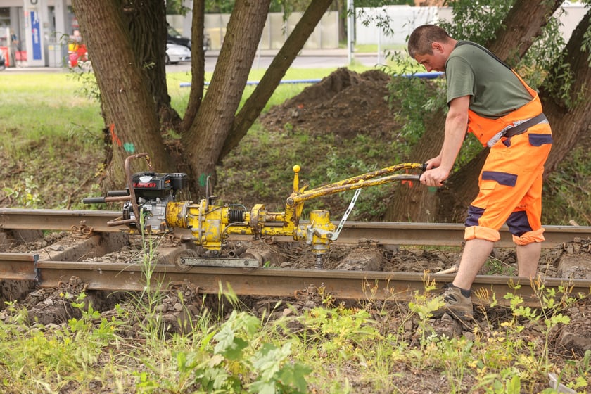 Remont torowiska na Kosmonautów rozpocżął się w sobotę 31 maja. Tramwaje na Leśnicę nie pojadą przez trzy miesiące