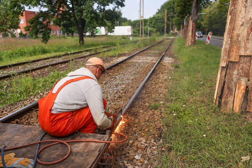 Remont torowiska na Kosmonautów rozpocżął się w sobotę 31 maja. Tramwaje na Leśnicę nie pojadą przez trzy miesiące