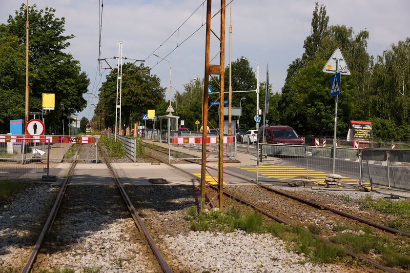 Remont torowiska na Kosmonautów rozpocżął się w sobotę 31 maja. Tramwaje na Leśnicę nie pojadą przez trzy miesiące