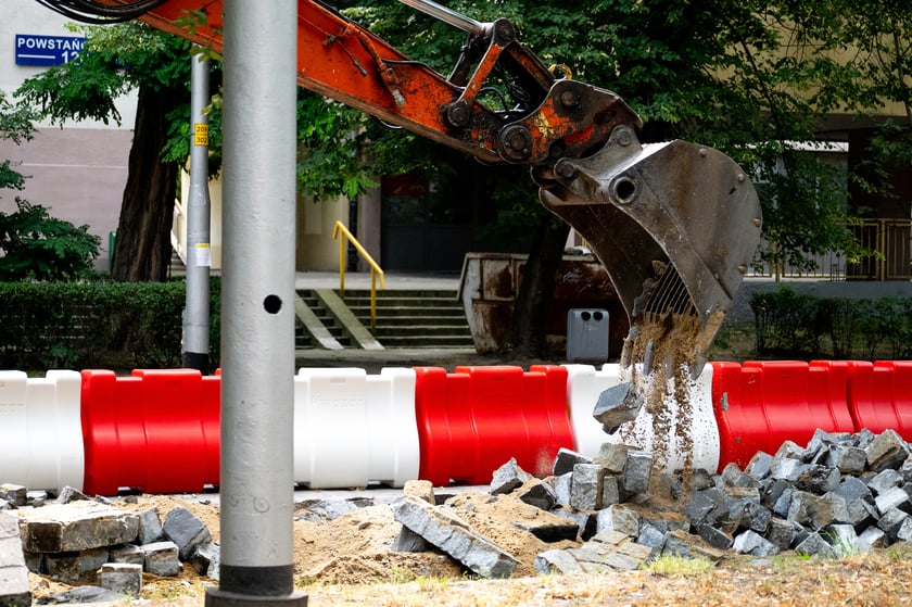 Prace na ul. Powstańców Śląskich we Wrocławiu, 15 lipca 2025