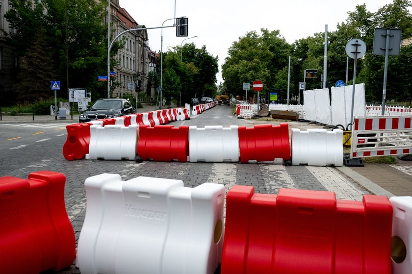 Prace na ul. Powstańców Śląskich we Wrocławiu, 15 lipca 2025