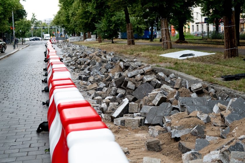 Prace na ul. Powstańców Śląskich we Wrocławiu, 15 lipca 2025