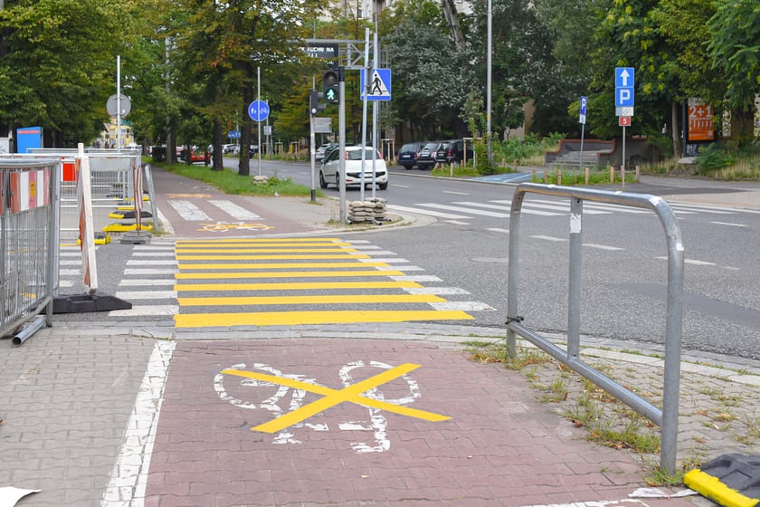 Remont na skrzyżowaniu ulic Powstańc&oacute;w Śląskich i Jastrzębiej we Wrocławiu. 26.07.2025